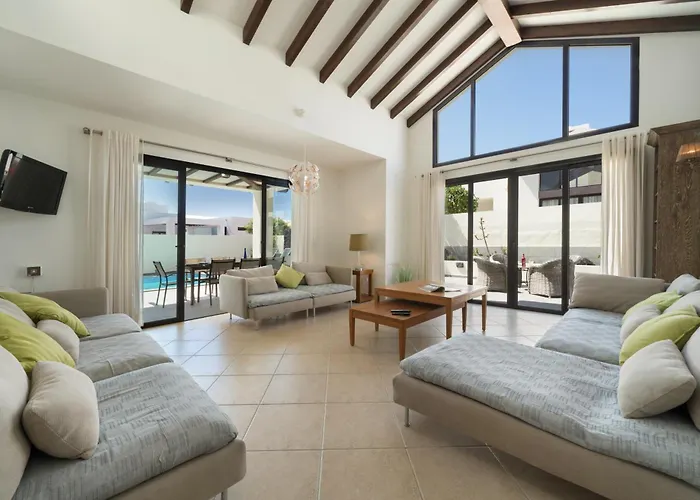 Casa Piscina 普拉亚布兰卡